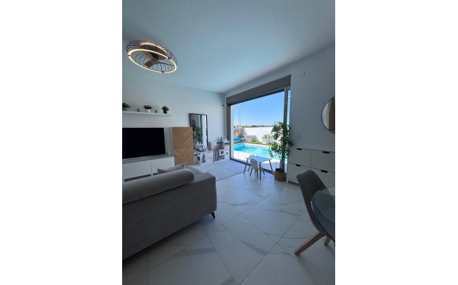 Revente - Villa -
Villamartin - Costa Blanca