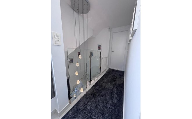 Revente - Villa -
Villamartin - Costa Blanca