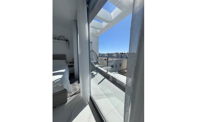 Revente - Villa -
Villamartin - Costa Blanca