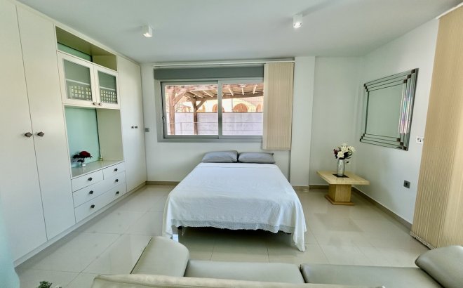 Revente - Villa -
Villamartin - Costa Blanca