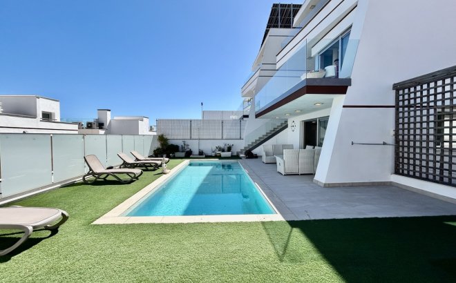 Revente - Villa -
Villamartin - Costa Blanca