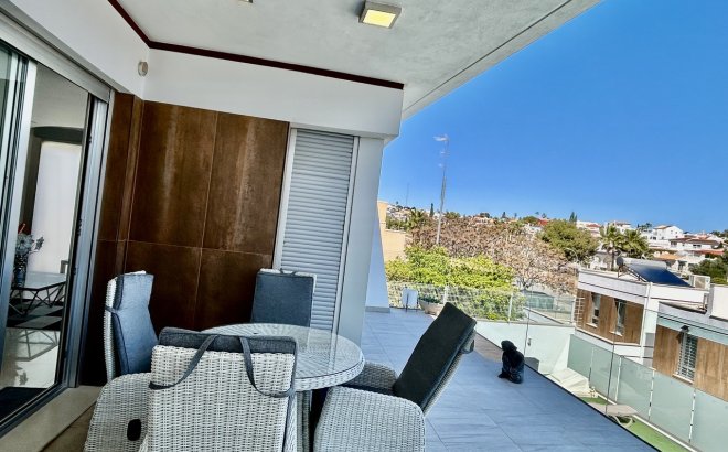 Revente - Villa -
Villamartin - Costa Blanca