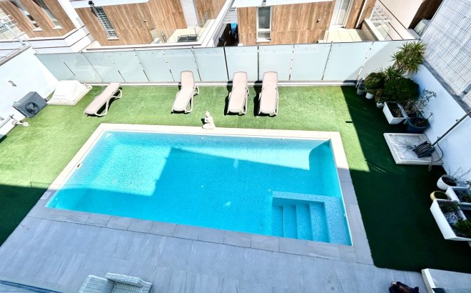 Revente - Villa -
Villamartin - Costa Blanca