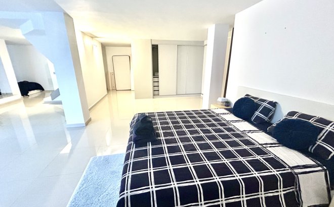 Revente - Villa -
Villamartin - Costa Blanca