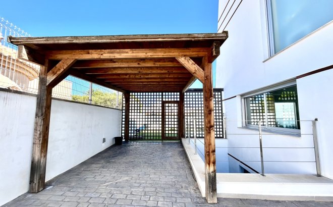 Revente - Villa -
Villamartin - Costa Blanca