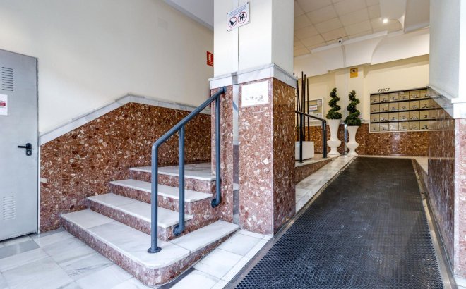 Herverkoop - Appartement -
Torrevieja - Centro