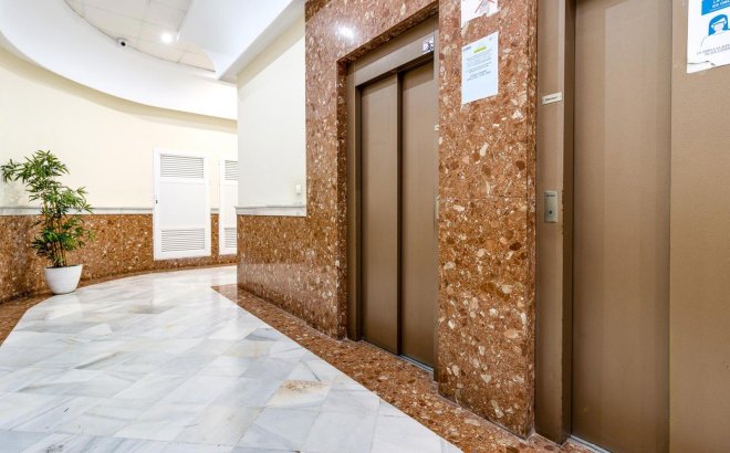 Herverkoop - Appartement -
Torrevieja - Centro