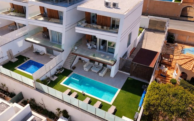 Resale - Villa -
Villamartin - Costa Blanca