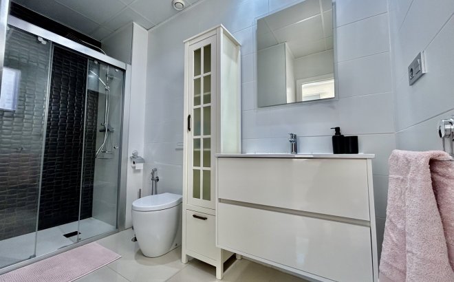 Resale - Villa -
Villamartin - Costa Blanca