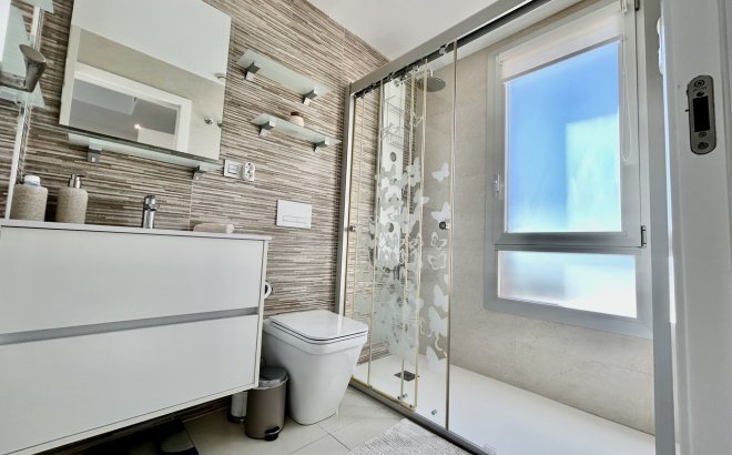 Resale - Villa -
Villamartin - Costa Blanca