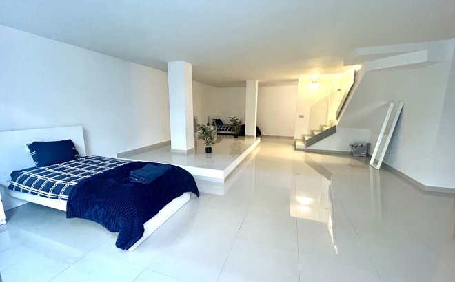Resale - Villa -
Villamartin - Costa Blanca