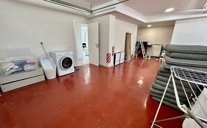 Resale - Villa -
Villamartin - Costa Blanca