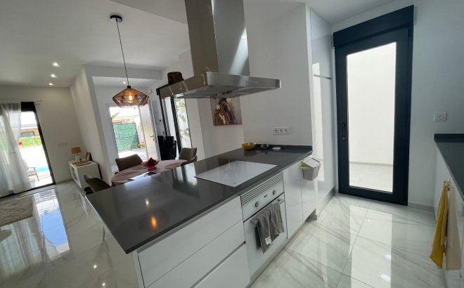 Resale - Villa -
Benijofar - Costa Blanca