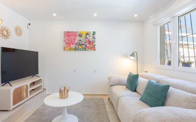 Resale - Villa -
Pilar de la Horadada - Costa Blanca