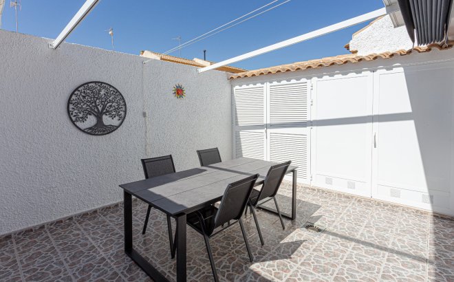 Resale - Villa -
Pilar de la Horadada - Costa Blanca