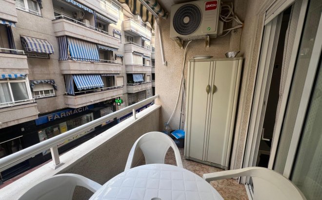 Revente - Appartement -
Torrevieja - Centro