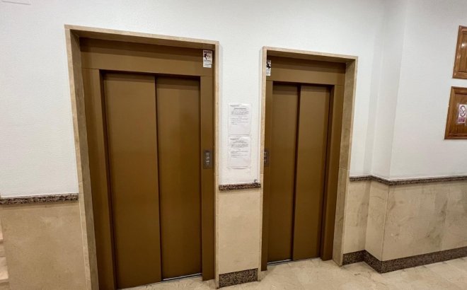 Revente - Appartement -
Torrevieja - Centro