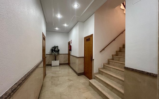 Revente - Appartement -
Torrevieja - Centro