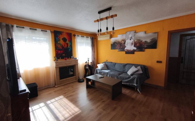 Resale - Villa -
Torrevieja - Los Balcones