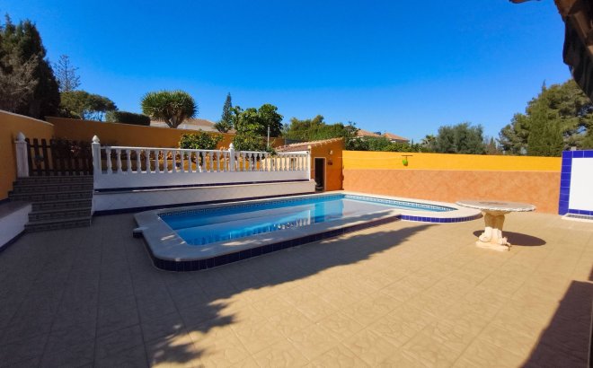 Resale - Villa -
Torrevieja - Los Balcones