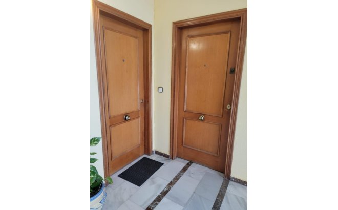 Resale - Apartment -
Torrevieja - Centro