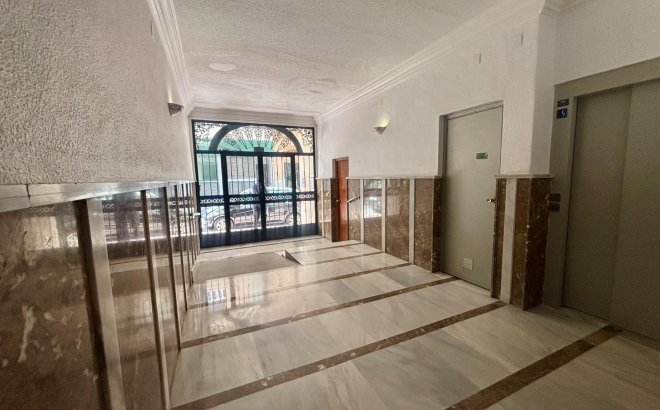 Revente - Appartement -
Torrevieja