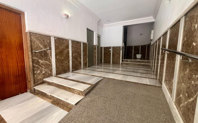 Revente - Appartement -
Torrevieja