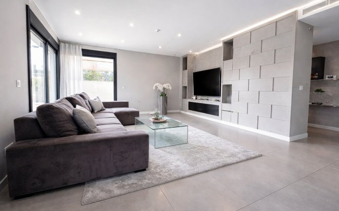 Resale - Villa -
Los Balcones - Costa Blanca