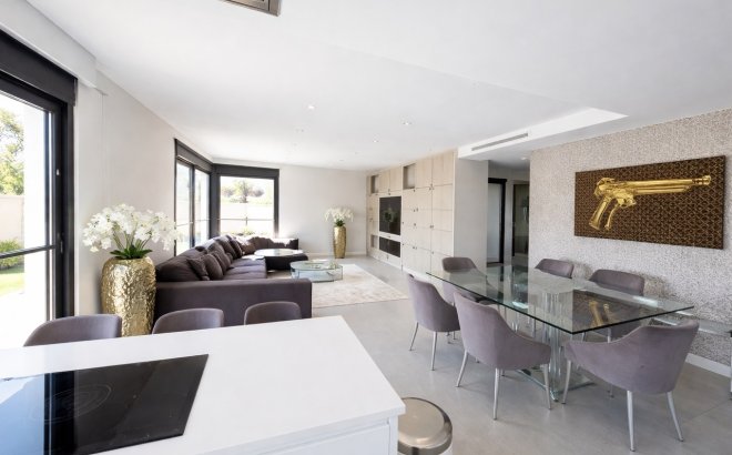 Resale - Villa -
Los Balcones - Costa Blanca