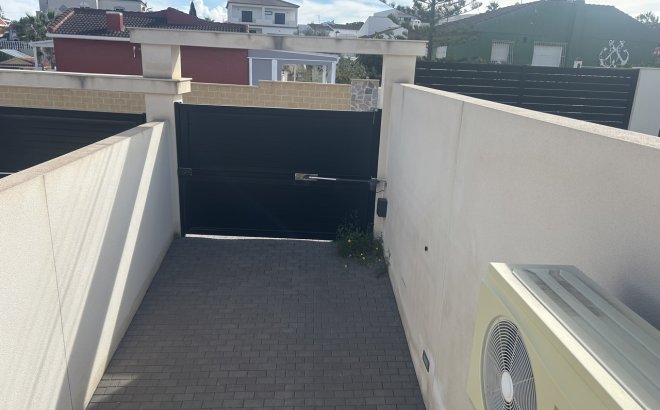 Resale - Villa -
Los Balcones - Costa Blanca