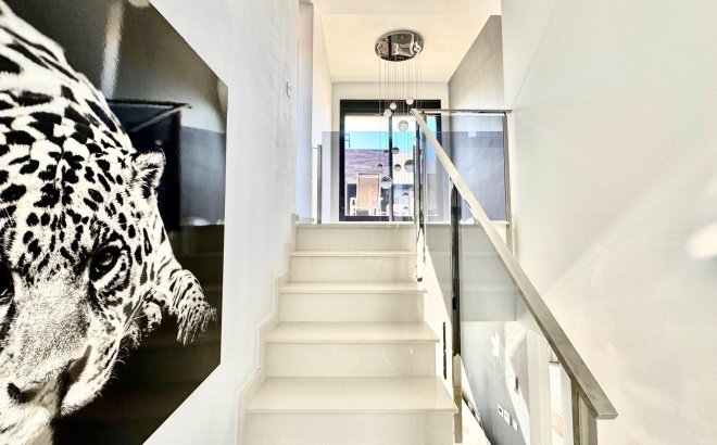 Herverkoop - Villa -
Orihuela Costa - Lomas de Cabo Roig