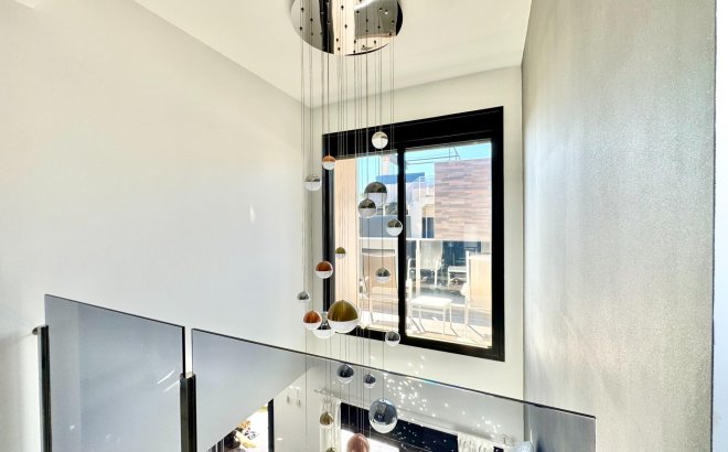 Herverkoop - Villa -
Orihuela Costa - Lomas de Cabo Roig