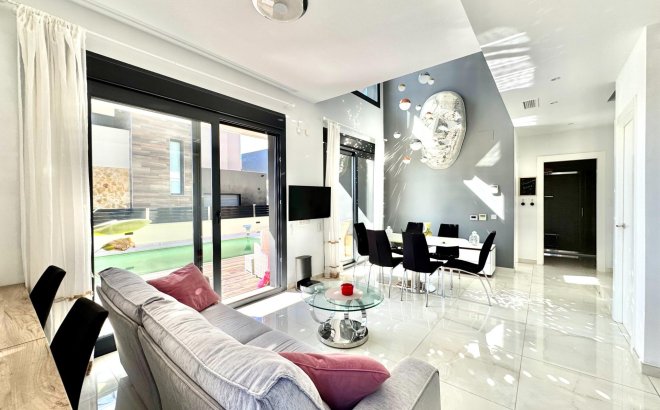 Herverkoop - Villa -
Orihuela Costa - Lomas de Cabo Roig