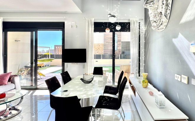 Herverkoop - Villa -
Orihuela Costa - Lomas de Cabo Roig