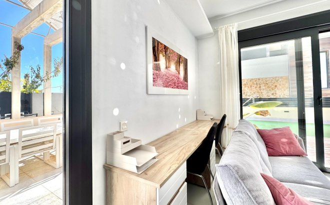 Herverkoop - Villa -
Orihuela Costa - Lomas de Cabo Roig