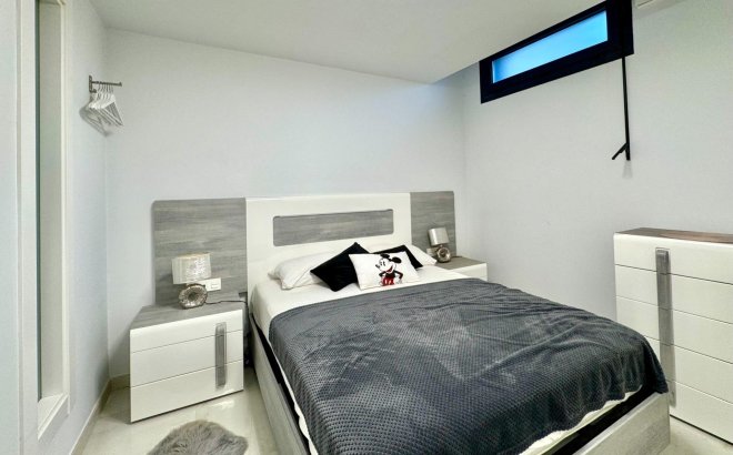 Herverkoop - Villa -
Orihuela Costa - Lomas de Cabo Roig