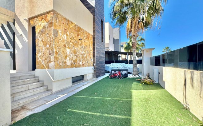 Herverkoop - Villa -
Orihuela Costa - Lomas de Cabo Roig