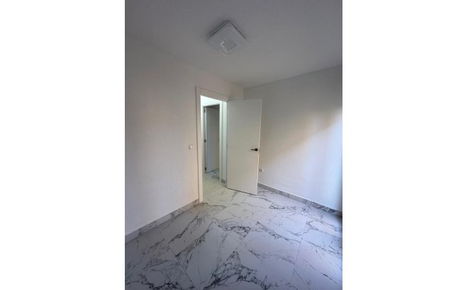 Resale - Apartment -
Torrevieja - La Veleta