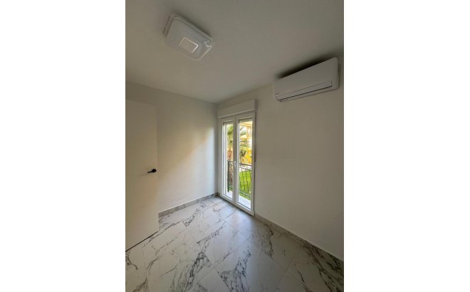 Resale - Apartment -
Torrevieja - La Veleta