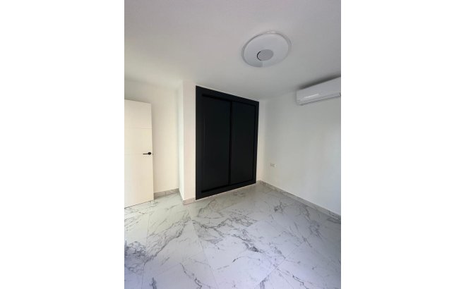 Resale - Apartment -
Torrevieja - La Veleta