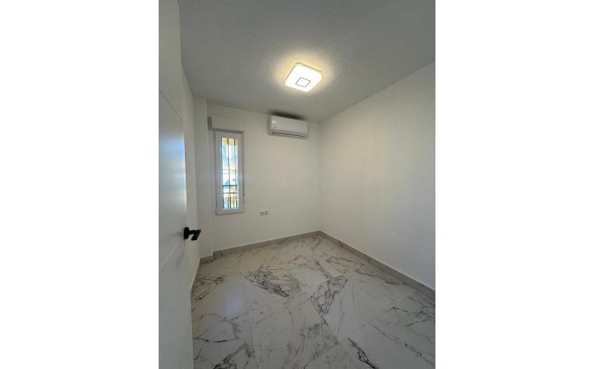 Resale - Apartment -
Torrevieja - La Veleta