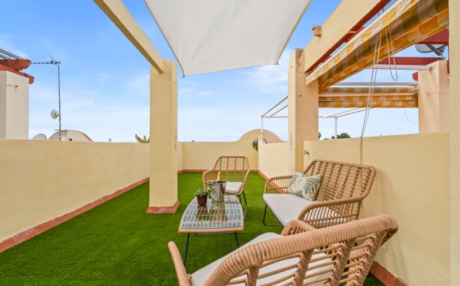 Resale - Town House -
La Florida - Inland