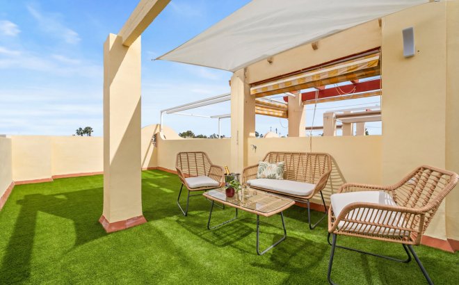 Resale - Town House -
La Florida - Inland