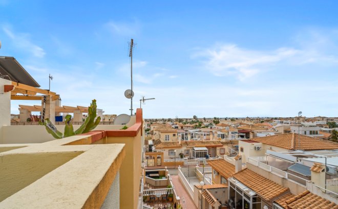 Resale - Town House -
La Florida - Inland