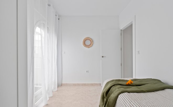 Resale - Town House -
La Florida - Inland