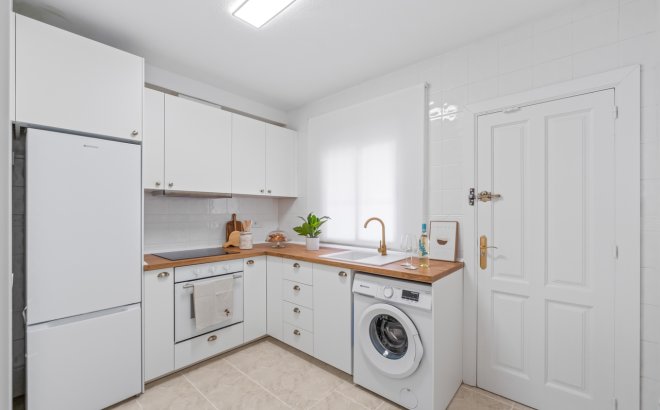 Resale - Town House -
La Florida - Inland