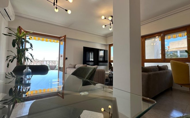 Herverkoop - Appartement -
Torrevieja - Centro