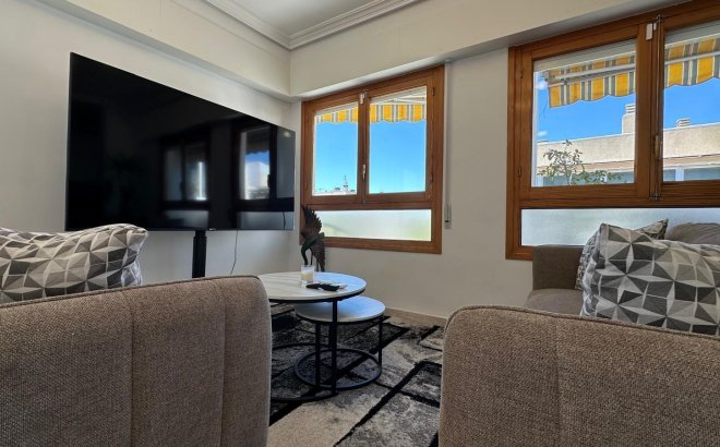 Herverkoop - Appartement -
Torrevieja - Centro