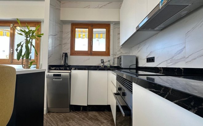 Herverkoop - Appartement -
Torrevieja - Centro