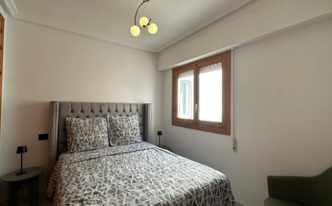 Herverkoop - Appartement -
Torrevieja - Centro